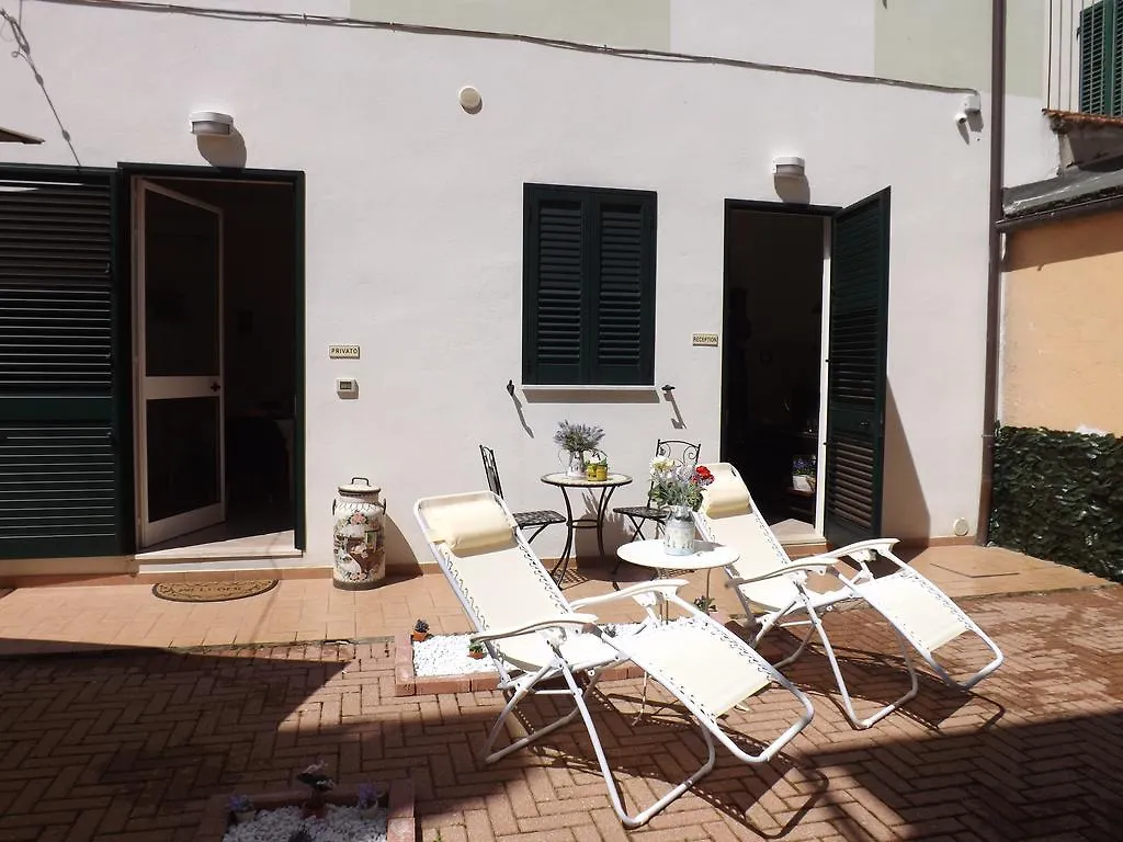 *** فندق مبيت وإفطار مونتيكاتيني تيرمي B&B Central Toma إيطاليا