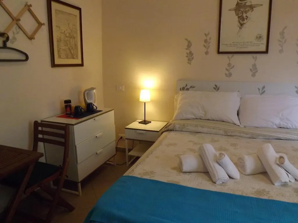 *** فندق مبيت وإفطار مونتيكاتيني تيرمي B&B Central Toma إيطاليا